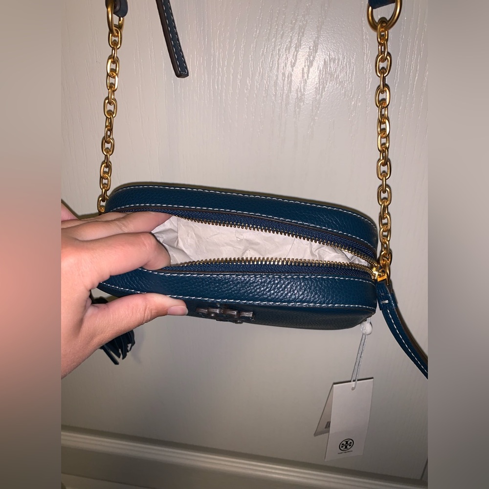 Tory Burch crossbody bag, UNUSED with tags, teal leather/gold hardware w/ tassel - Picture 6 of 8